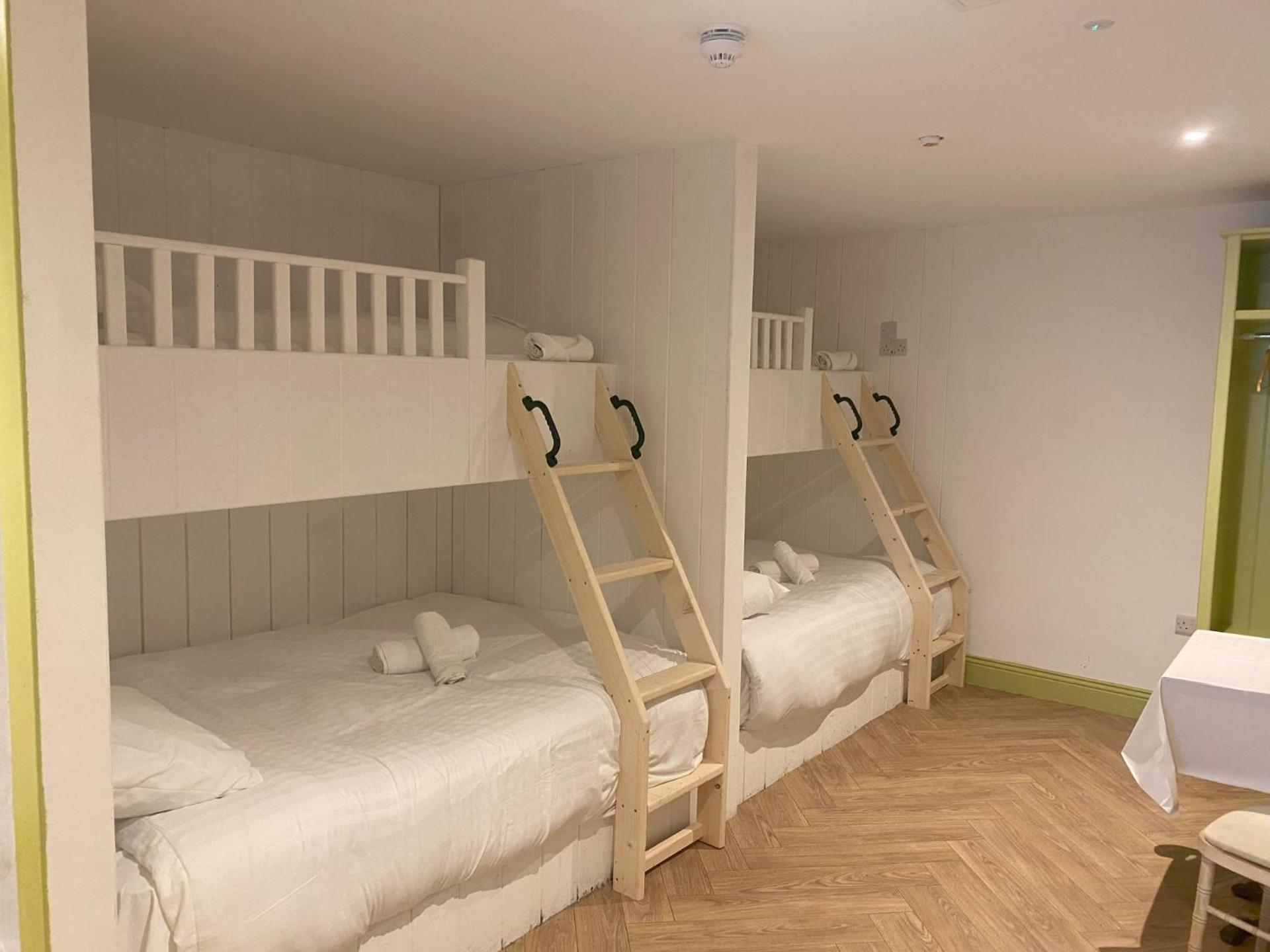 Walsh'S Hotel And Apartments Maghera  Екстер'єр фото